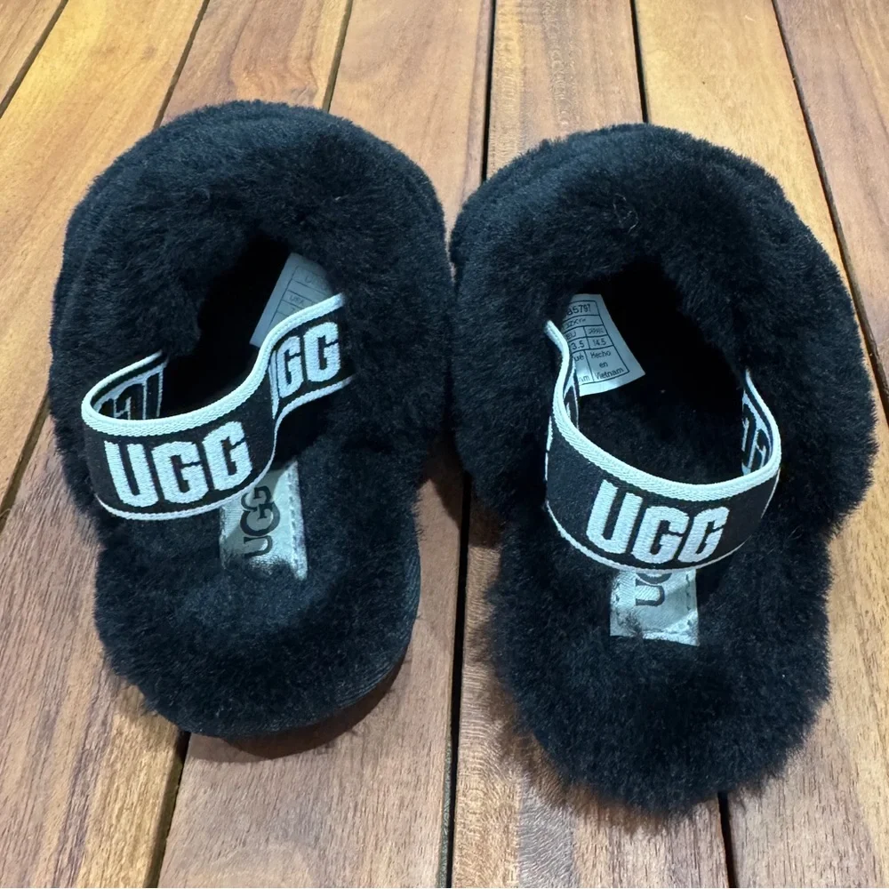 UGG Girls Oh Yea Black Fluffy Slippers/Sandals Size  7 EU 23.5